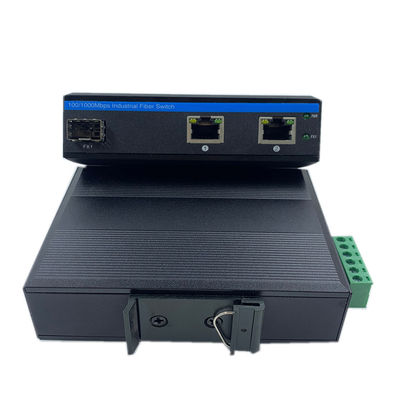 El carril 2*RJ45 del dinar IP40 vira la protección contra sobrecargas industrial de Ethernet hacia el lado de babor del interruptor de red 4KV